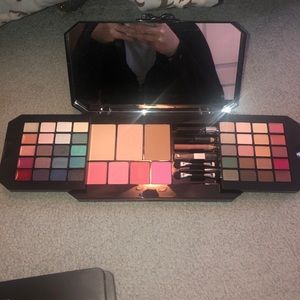 Victoria’s Secret Give Me Glam makeup kit